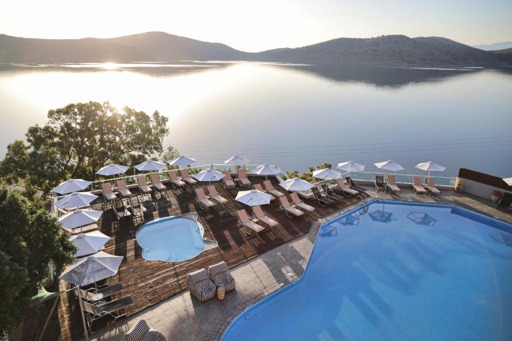 Hotel Investment Partners takes over Elounda Blue